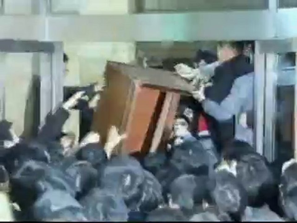Korean politicians fight