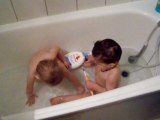 Lana et Estéban dans le bain