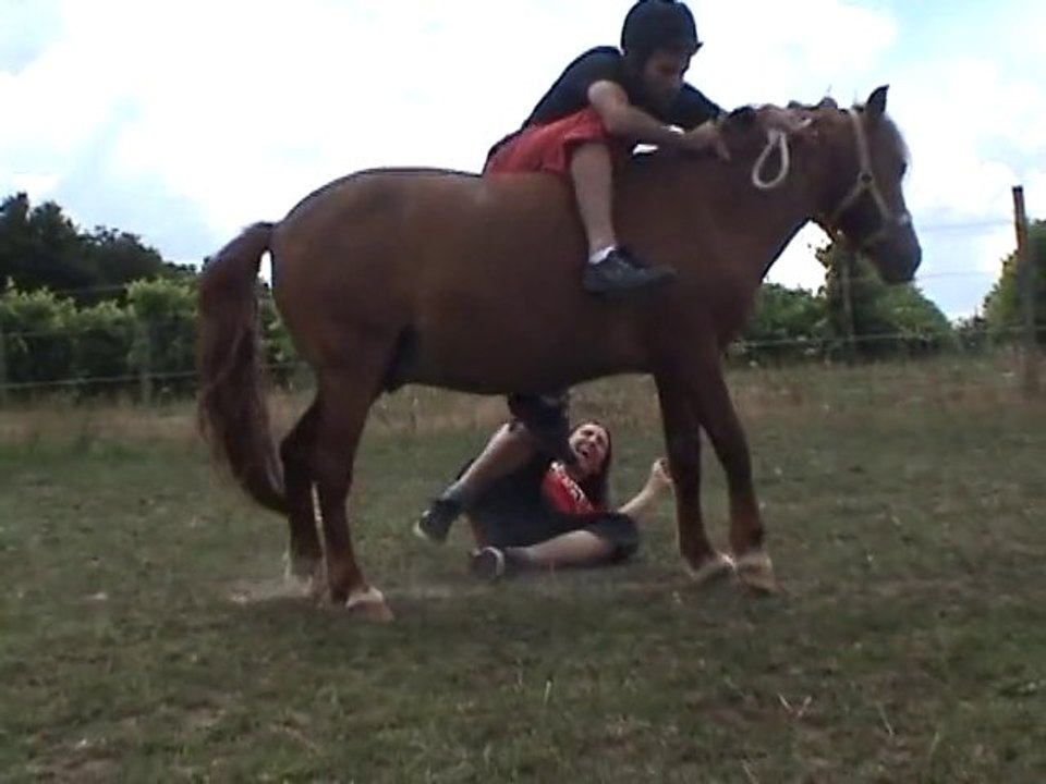 Andréas & Nicolas - "Petit Poney" (Le clip raté)