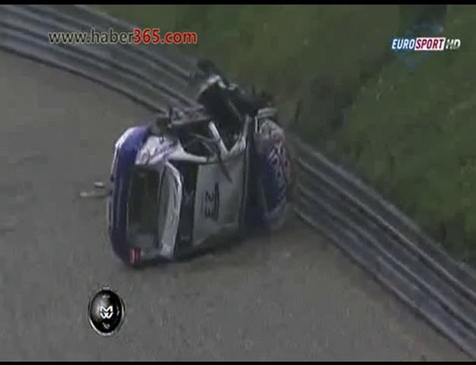 Kontrolden cikan ralli araci