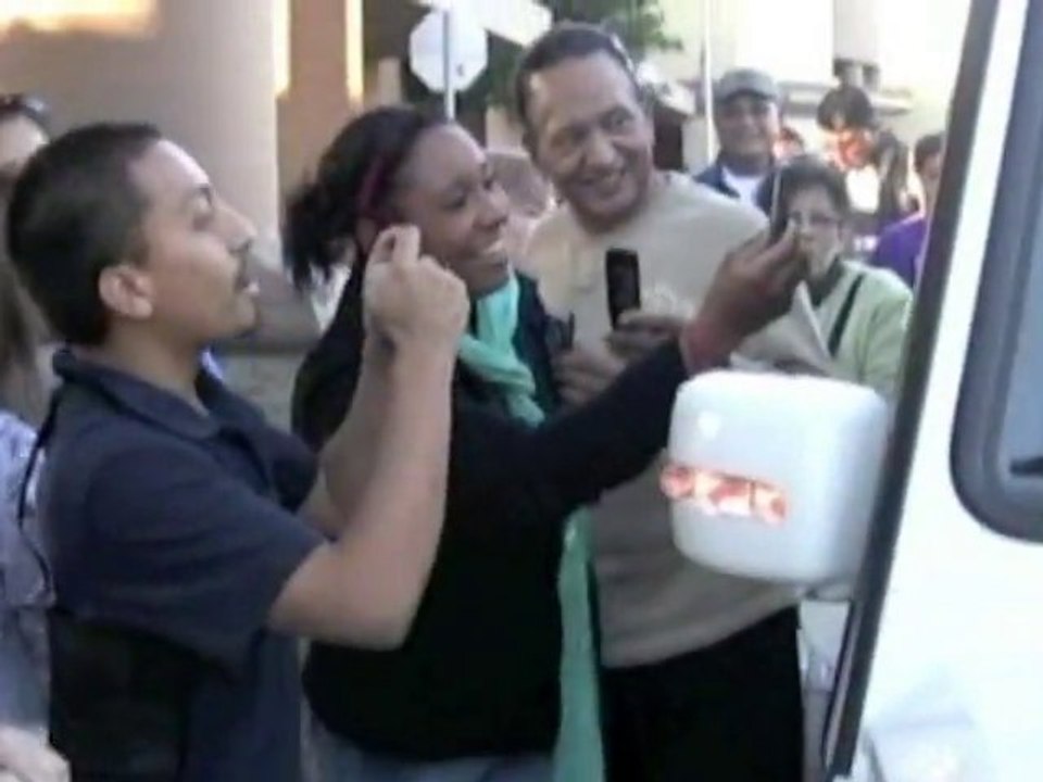 Britney Spears smiles it up