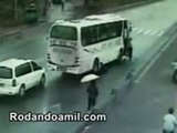 el autobus trompero i el ciclista tonto