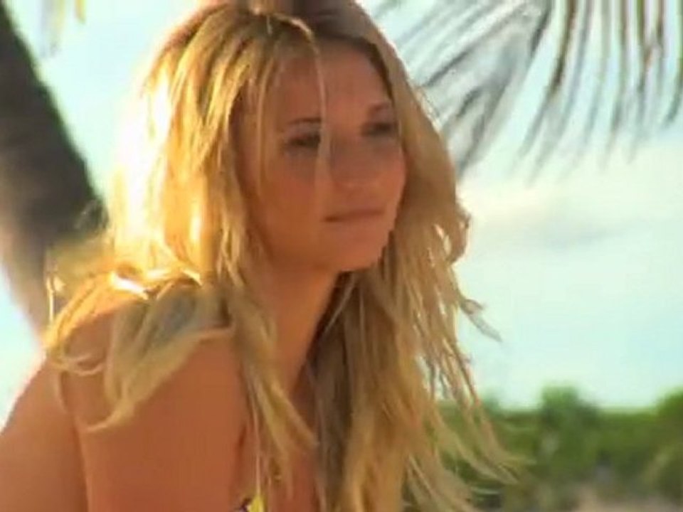 EBIZZ TV - INVESTMENT MAGAZINE - Tatiana_Golovin-SI_Swimsuit