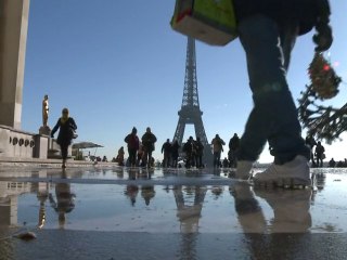 Paris sous la neige: les touristes, eux, sont ravis