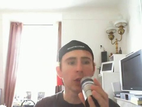 Wiwi égratigne derrière l'arc en ciel