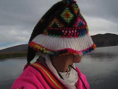 Chasse au canard sur le lac Titicaca, Perou.