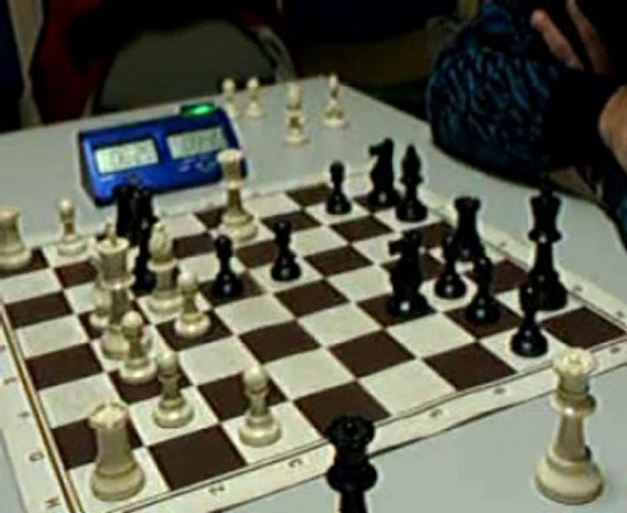 ECHECS : NOUMAI 0 VS 1 ROBERT (CLASSE B 2010)