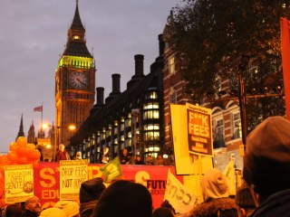 tvxs.gr | Λονδίνο: Διαμαρτυρίες για τα δίδακτρα - 9/XII/2010