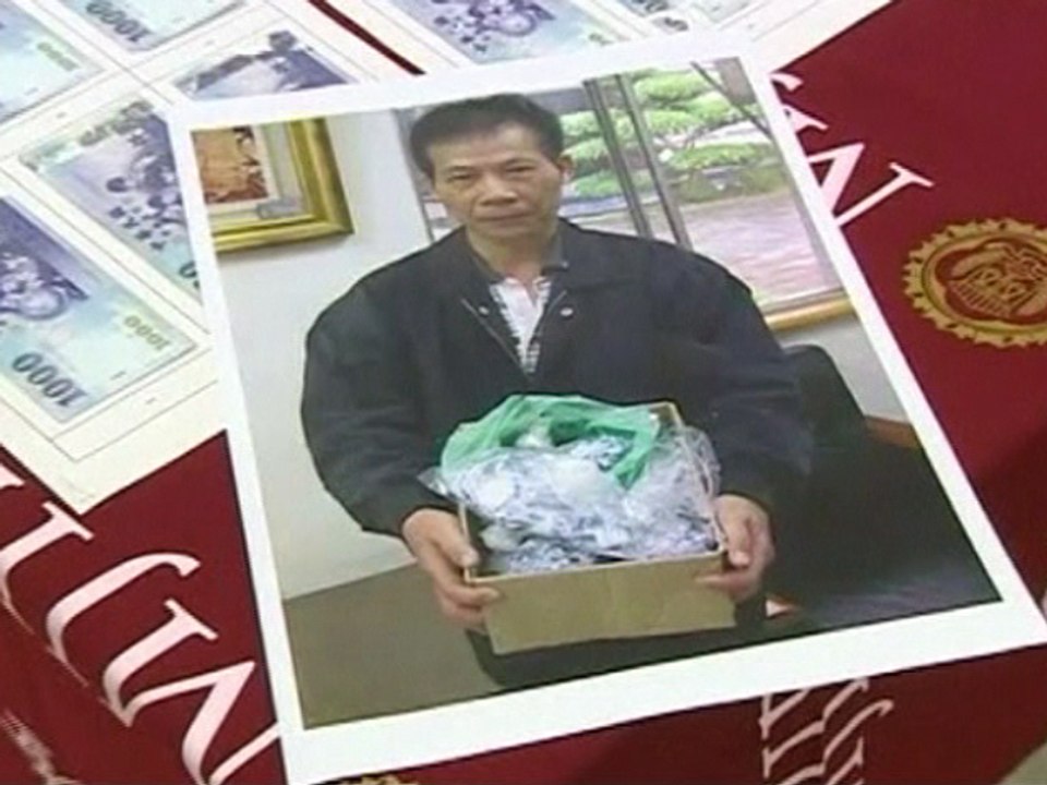 Taiwanese "Jigsaw Expert" Saves Man's Shredded Cash