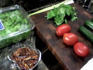 The Raw Advantage Presents 101 Simply Delicious Raw Recipes