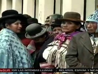 Bolivia promulga ley que reduce edad de jubilación