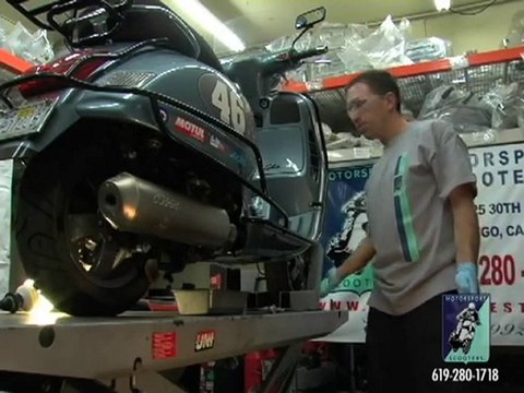 Vespa GT GTS LX ET Yağ değişimi nasıl yapılır -1-