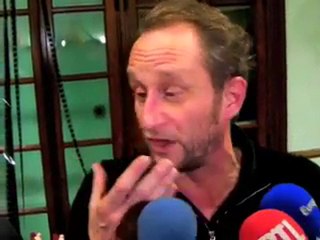 Dany Boon fait la promotion de Rien à déclarer