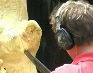 Carving with Chainsaw