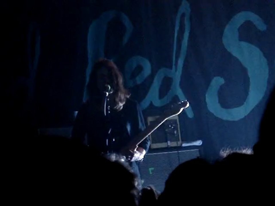 Blood red shoes "You bring me down" live au Trabendo (2010)