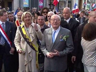 Marine Le Pen renoue avec les polémiques comme son père