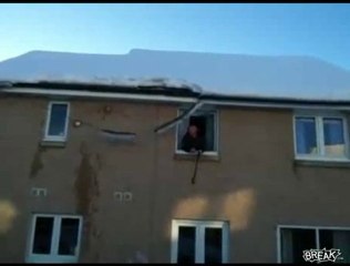 Come rimuovere la neve dal tetto