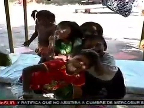 Solidaridad y ayuda mutua entre damnificados por lluvias en