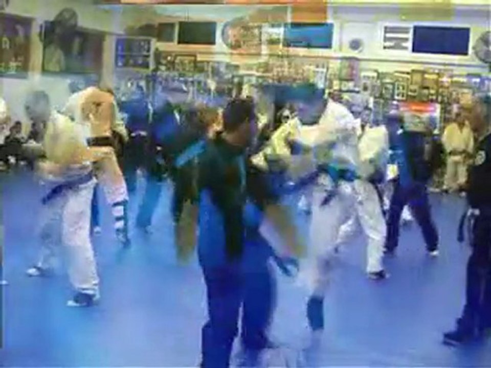 Dennis hisradut song