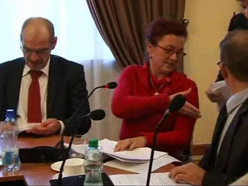 II Sesja Rady Powiatu Ostrów Mazowiecka 9.12.2010