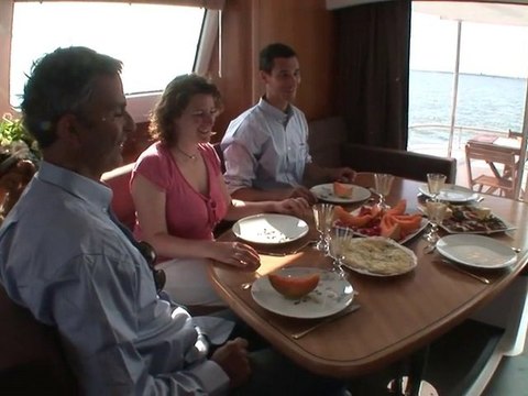 Trawler-Catamarans-Cumberland-46-HD-FR