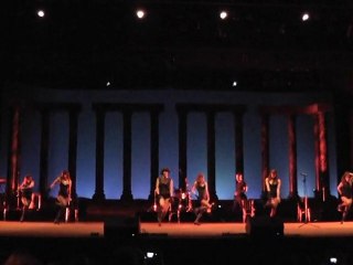 UN NEN, UN SOMRIURE  Crow Dancers (Chicago)