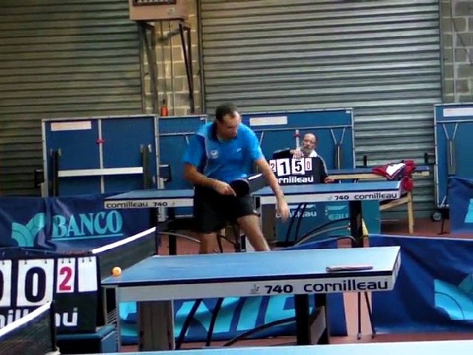 Daniel  contre Julien Lagrive