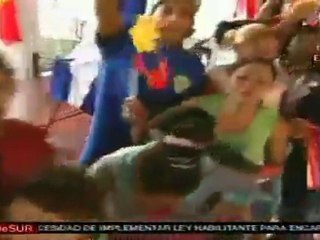 Presidentes Chávez y Correa visitan refugio "Mi familia Bolivariana"