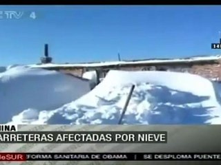 Nieve cubre carreteras en China