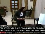 Vicepresidente ejecutivo entrega proyecto de ley habilitante a parlamento