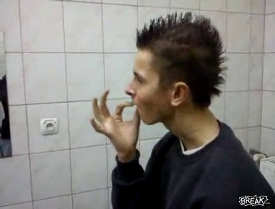 Medley incredibile eseguito con i denti