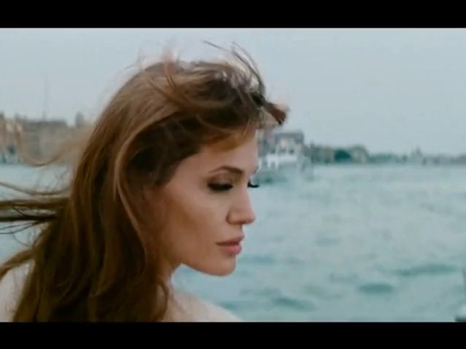 THE TOURIST - On 12/10, The Escape Begins