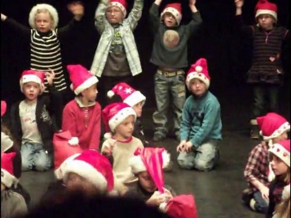 Mon fils pour la fete de noel de son ecole