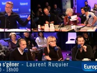 Un inconnu vous offre des fleurs