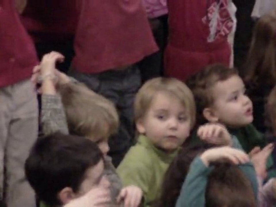 Première fête de l'école de Mael (12/2010) : chanson (1/4)