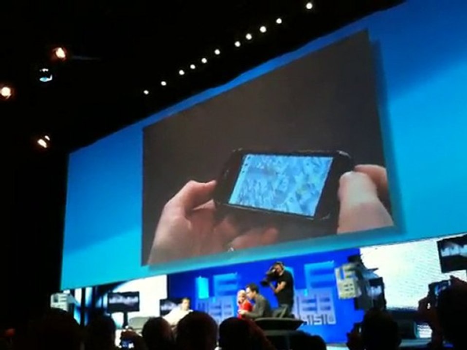 Marissa Mayer démontre Google map 3D d'Androïd Nexus 5 LeWeb