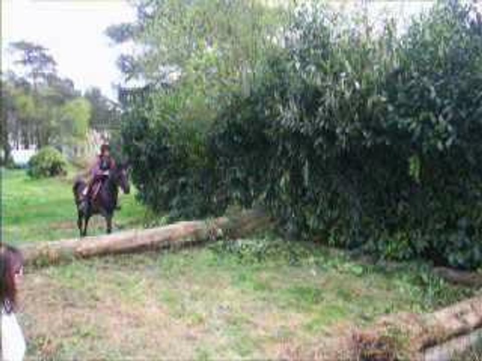 Maelle et Vagabonde du bourg au cross