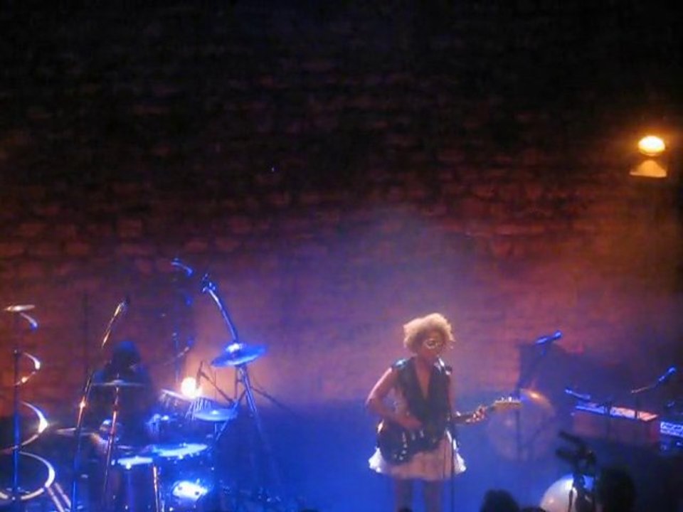 martina topley bird, too tuff to die , en concert, live,2010