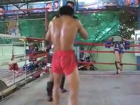 Detsuriya on pads at Superpro Muay Thai Samui