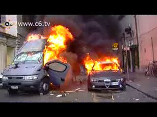 Gli scontri di Piazza del Popolo e i roghi delle camionette