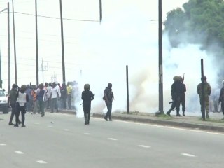 Clashes in I.Coast as stand-off spreads to street