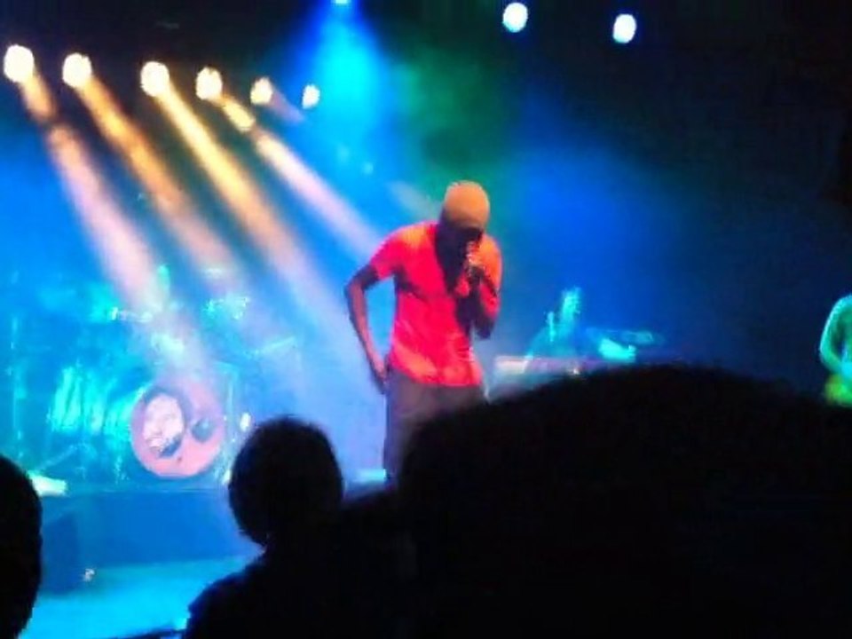 Féfé - On est pas fatigué - Concert Magny Le Hongre - File7