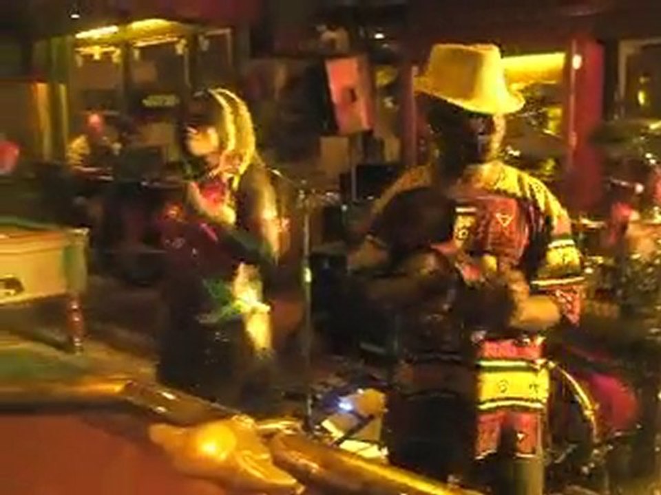 Max n'doumbé and Africa Sound ( Au Bureau 09/2009) France