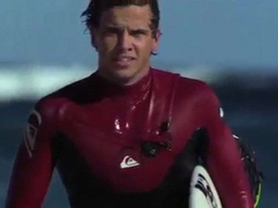 Julian Wilson - Cypher Wetsuits