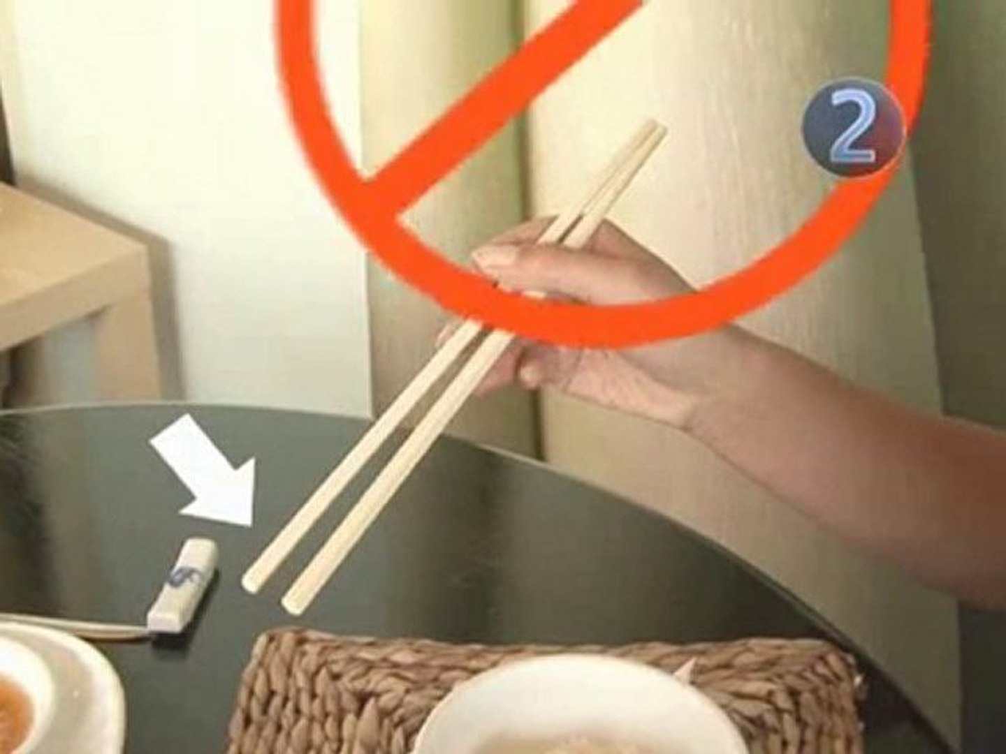 ⁣How To Use Chopsticks