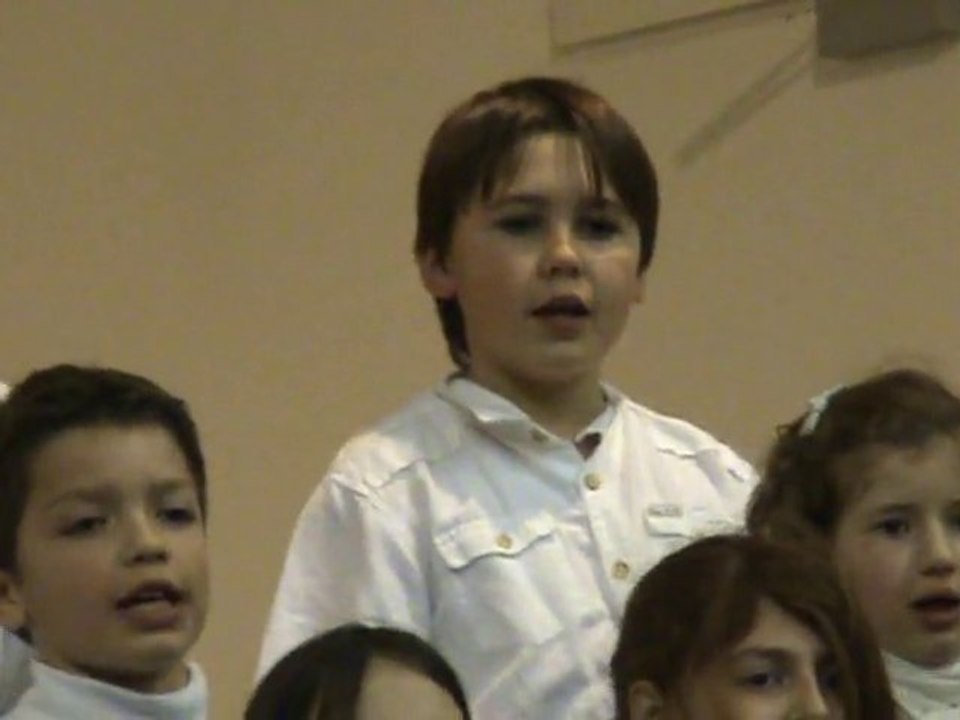 BENDJY CHANTE A LA CHORALE DE ST URSULE 16/12/ 2010