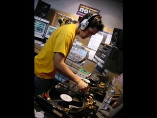 Dj Emrah vs.Geleceğim Yanına yanına(Remix)