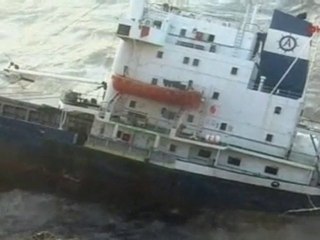 Dramatic scenes as ship runs aground in Turkey