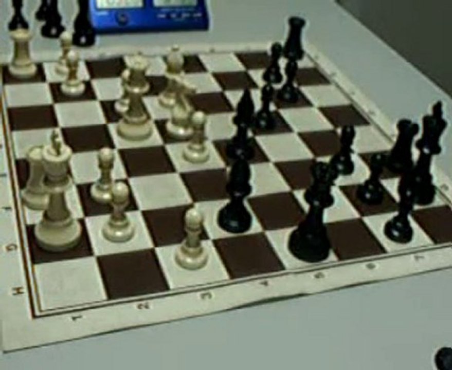 ECHECS : JULIEN 0 VS 1 ZITOUN (CLASSE A 2010)