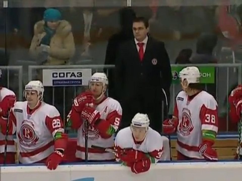 Bagarre au Hockey russe au bout de 6″ de jeu !